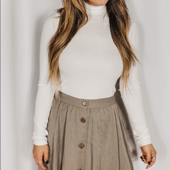 NEW // Day To Day Turtleneck Top - White - Picture 4 of 4